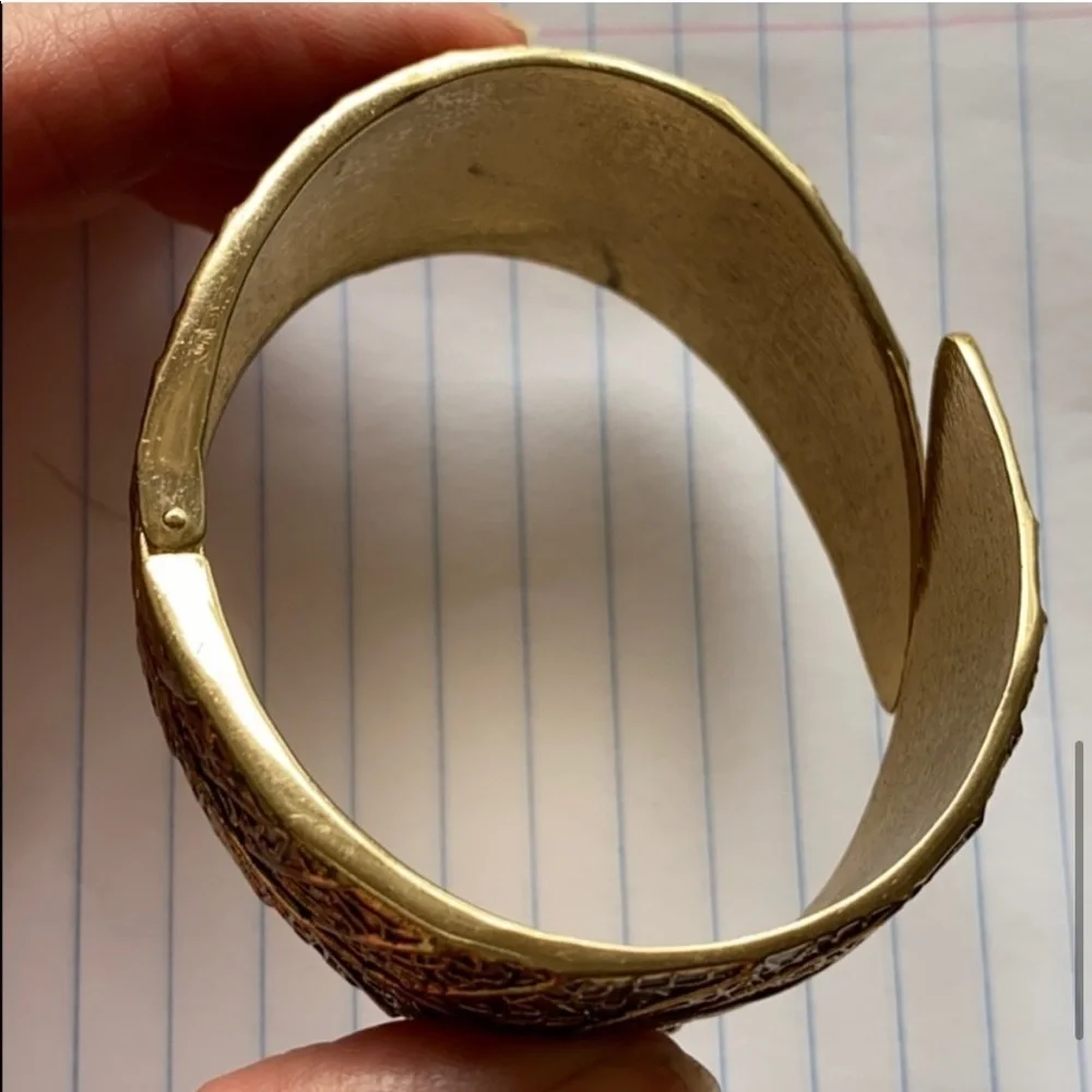 Embracing Leaves Hinged Cuff Bangle in Gold Tone - Picture 11 of 12